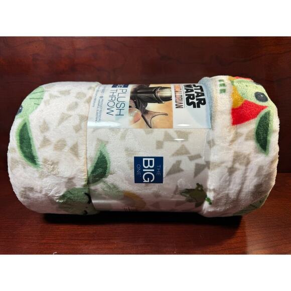 Disney The Big One Star Wars Mandalorian Blanket Oversized 5' x 6' Plush Throw - Picture 8 of 8